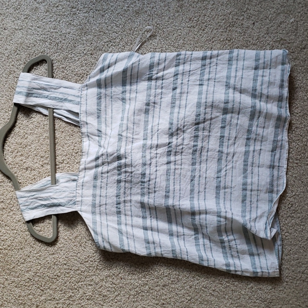 Linen/ cotton blend top with back tie. Size M/L Limited edition brand